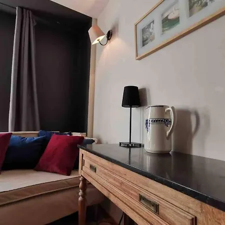 Out & Prunelliers شقة *