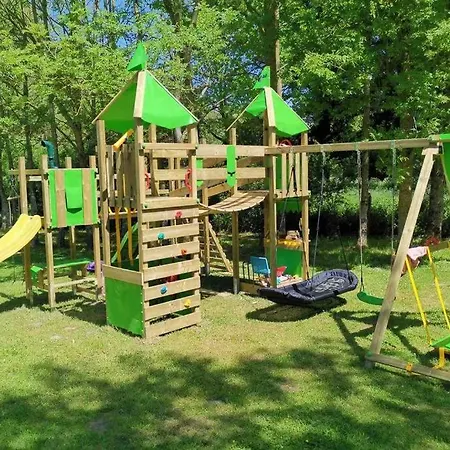 Out & Prunelliers شقة