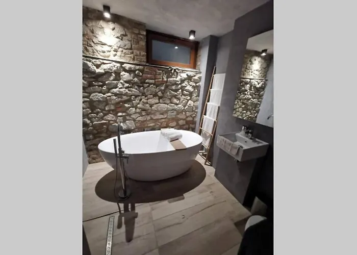 Out & Prunelliers * Кувен